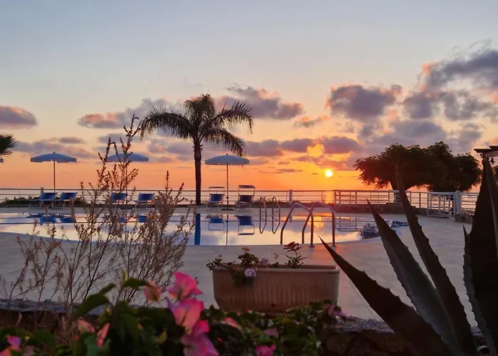 Santa Monica מלון דירות ריקאדי